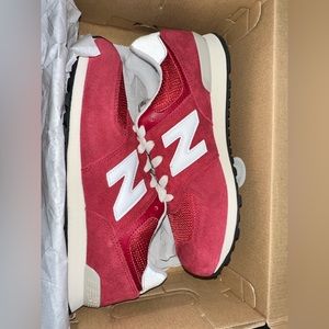 New balance shoes